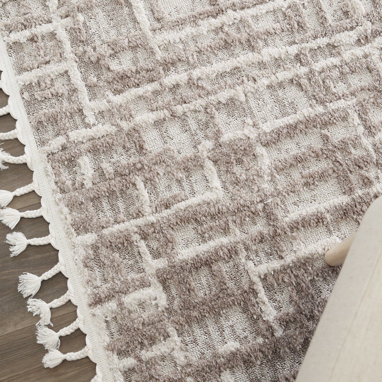 Bilbao rug displayed in a Noosa coastal-themed room, highlighting its compatibility with beach-style decor.