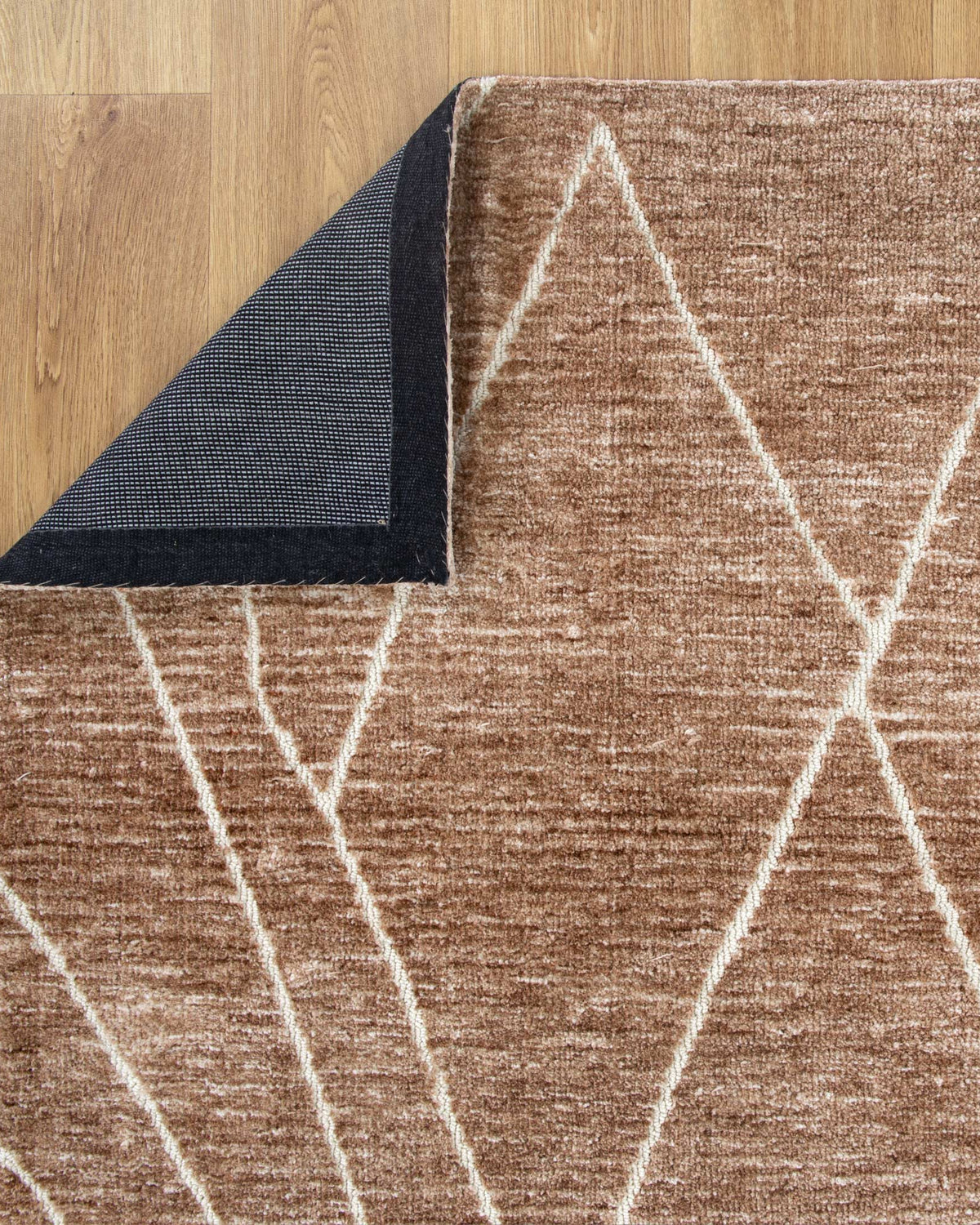 Kendra Rug's oversized options, including sizes 240x330, 280x280, and 300x400, perfect for larger spaces.