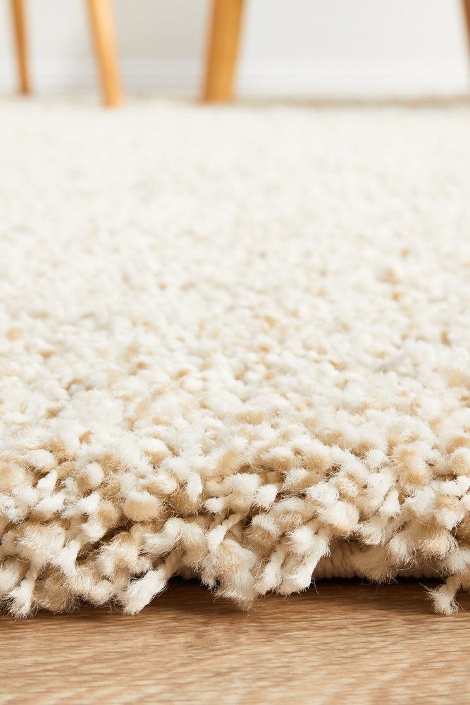 Zoomed-in view displaying the non-shedding fibers and stain-resistant surface of the Laguna Rug in Cream.