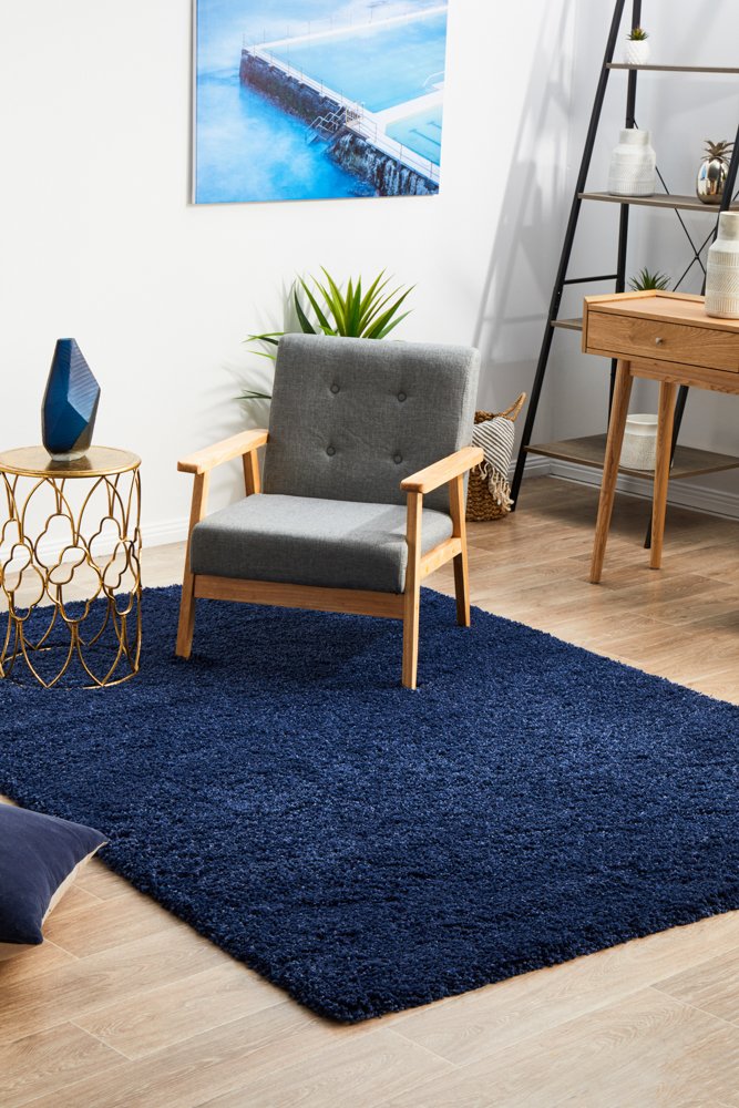 Focused image capturing the precise edging of the Laguna Rug in Denim, emphasising its quality craftsmanship.