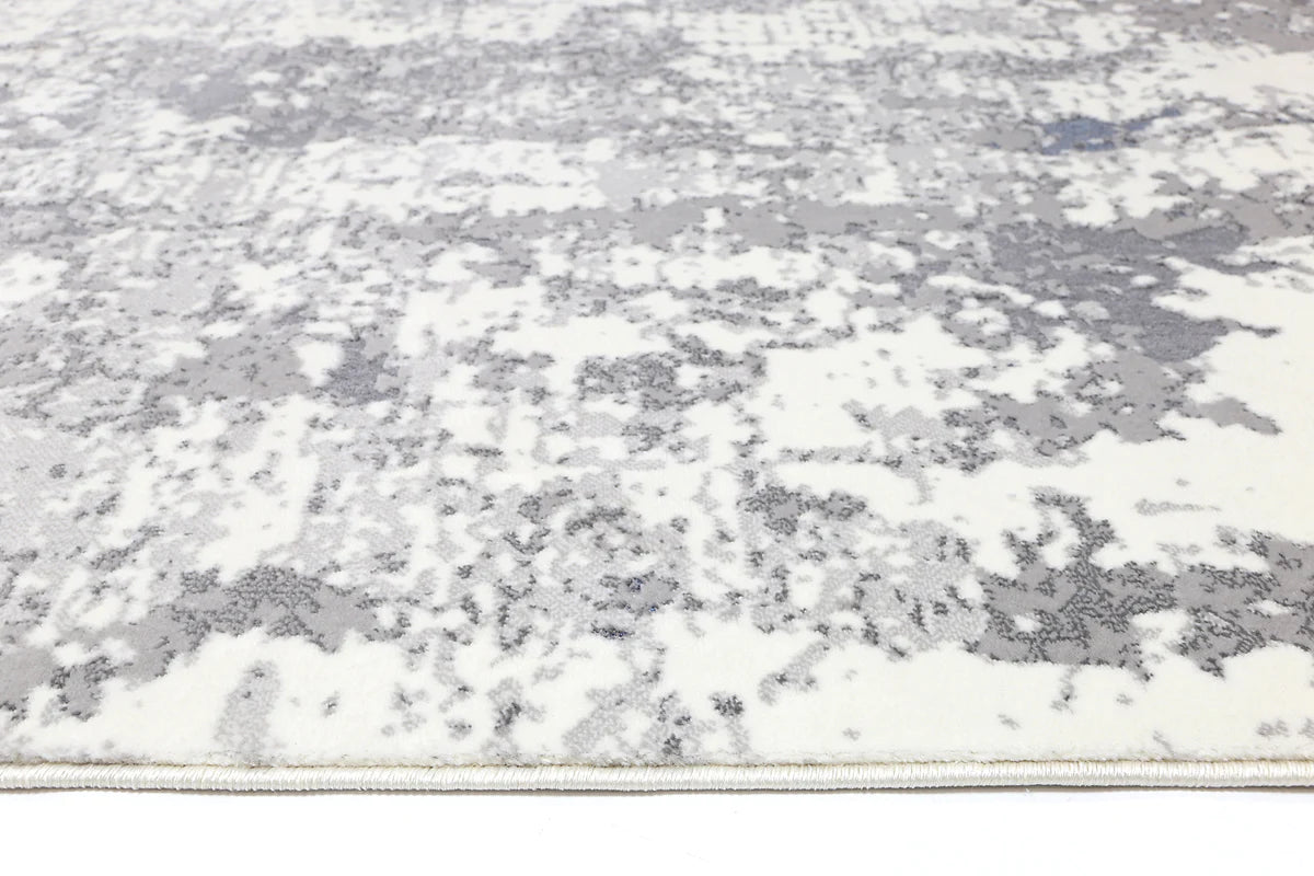 Edge detail of the Bohemian Paradise grey-blue rug with a focus on the fine stitching and pile height.