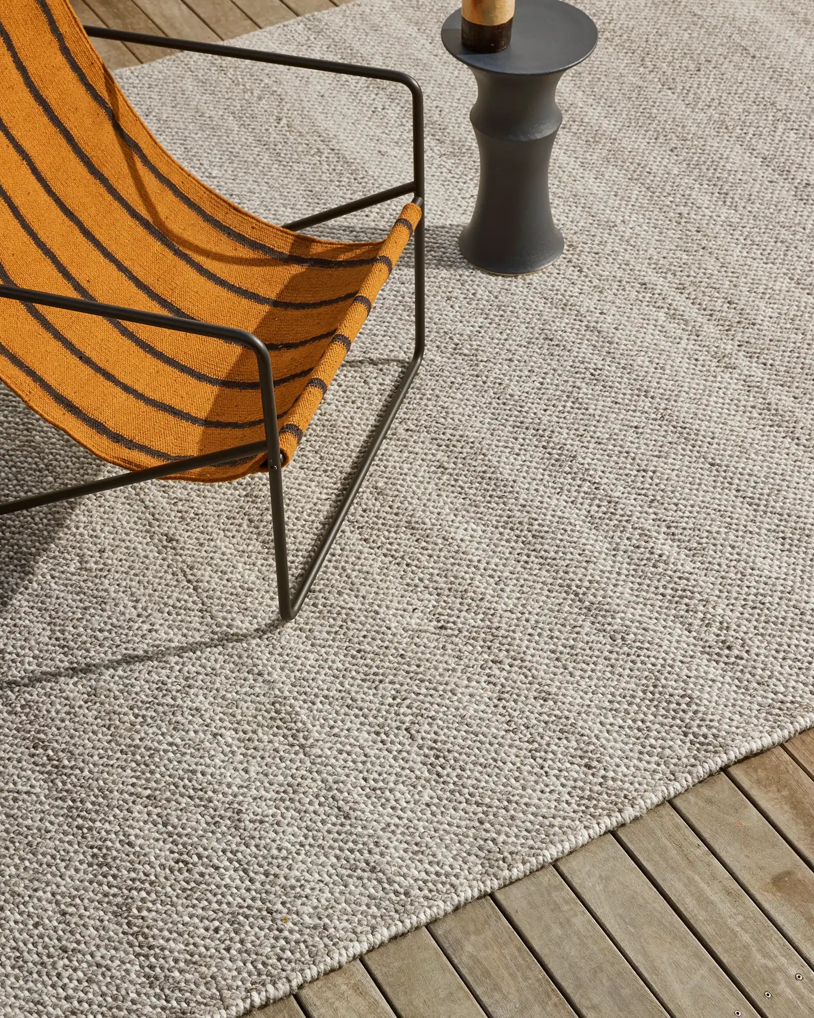 Elegantly designed Andorra rug in Dove, seamlessly blending with both modern and traditional decors for indoor and outdoor use.