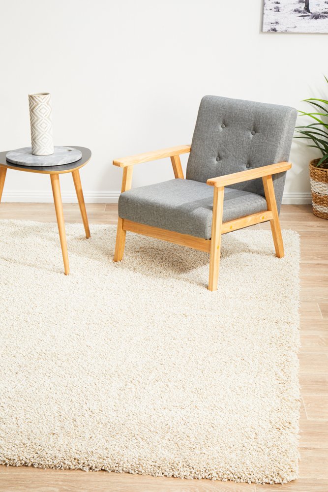 Focused image capturing the precise craftsmanship and durable edges of the Laguna Rug in Cream.