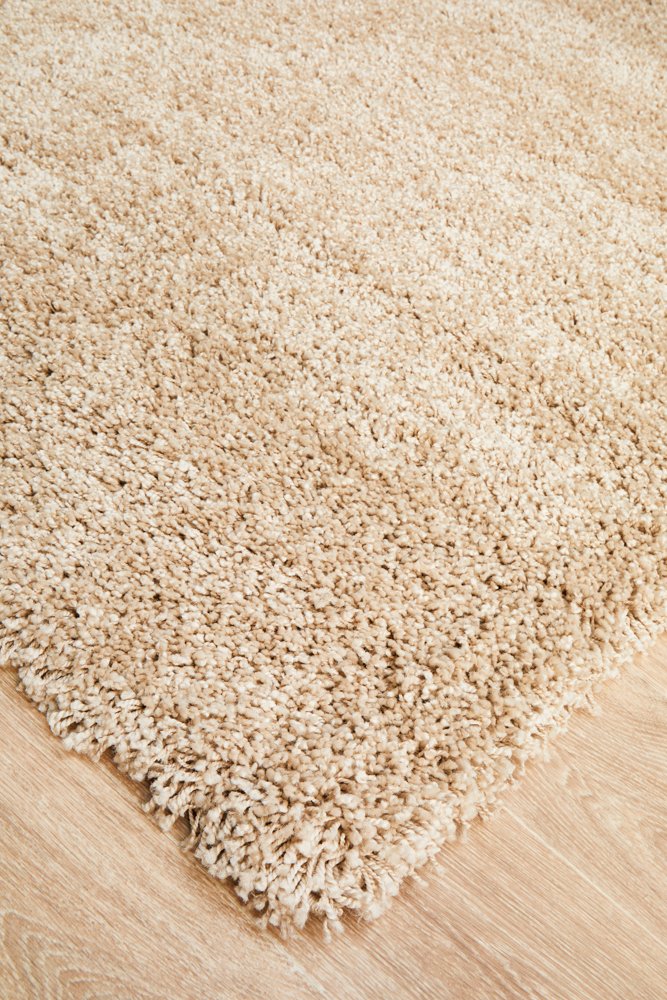 Detailed view of the Laguna Rug's texture in Linen, highlighting the fine polypropylene construction and its plush 40mm pile.