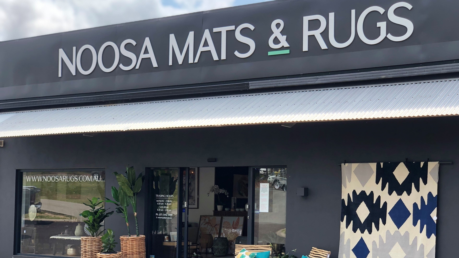 Translation missing: en.sections.video.load_video