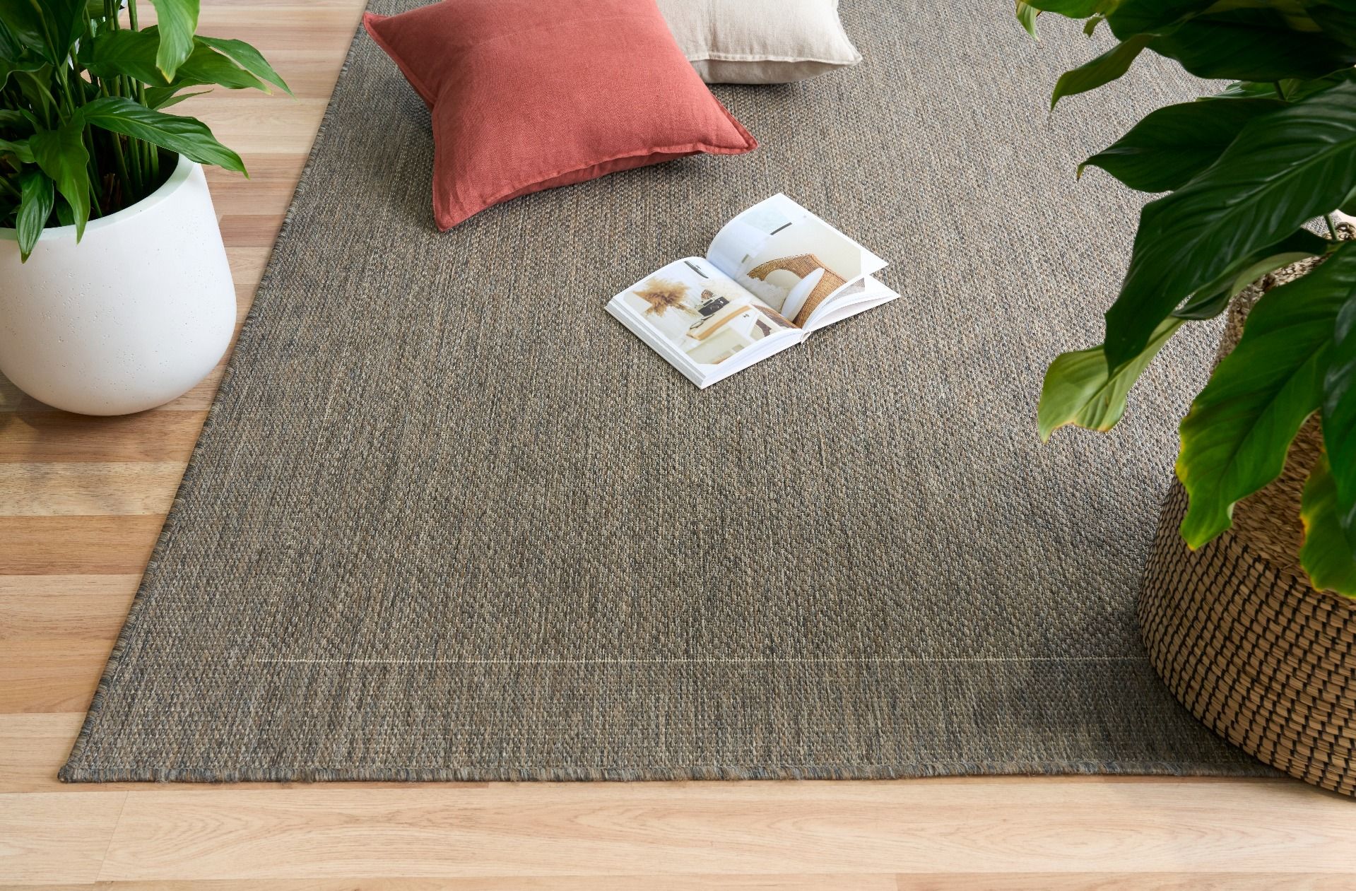 Chino Rug in Taupe Linen in liftstyle shot