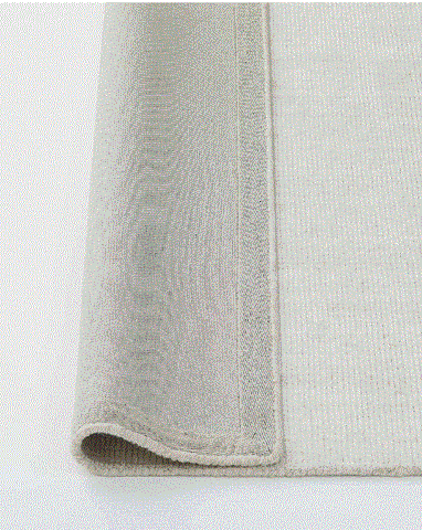 Perspective view of the rug, displaying its thickness and edge finishing.